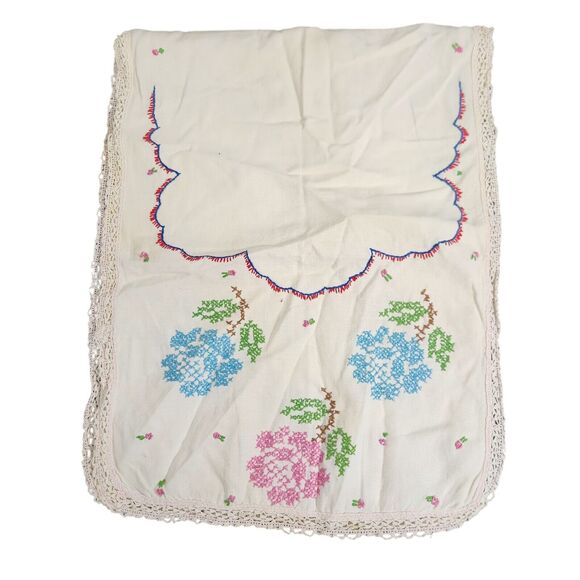 VTG TABLE RUNNER PINK BLUE ROSES FLORAL EMBROIDERED DRESSER SCARF ESTATE MCM - Picture 5 of 6